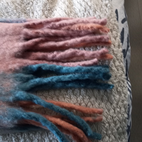 Mountain Warehouse -Blanket Scarf -NWT - Picture 3 of 6